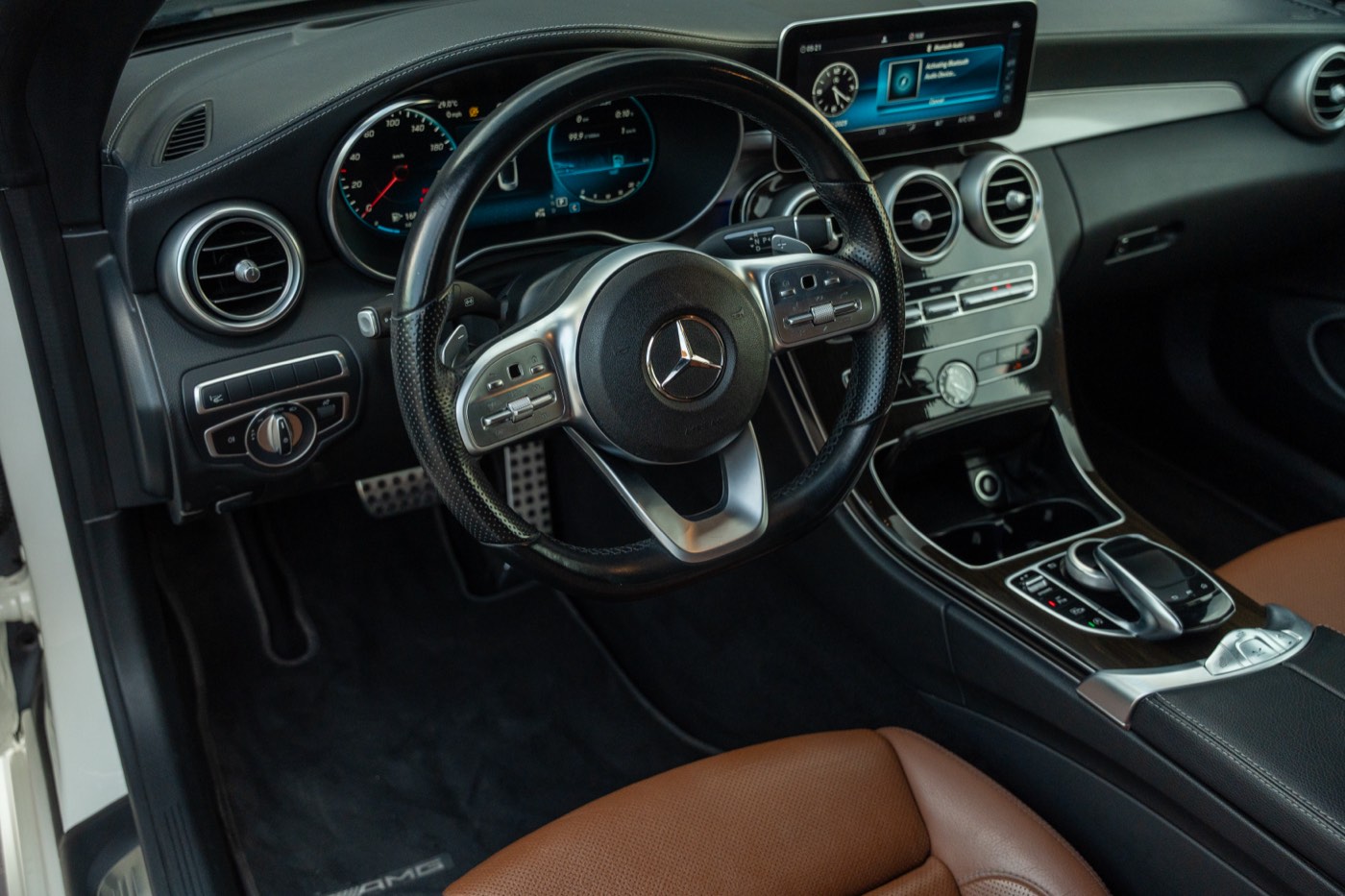 Mercedes C300 Cabriolet en location à Dubaï