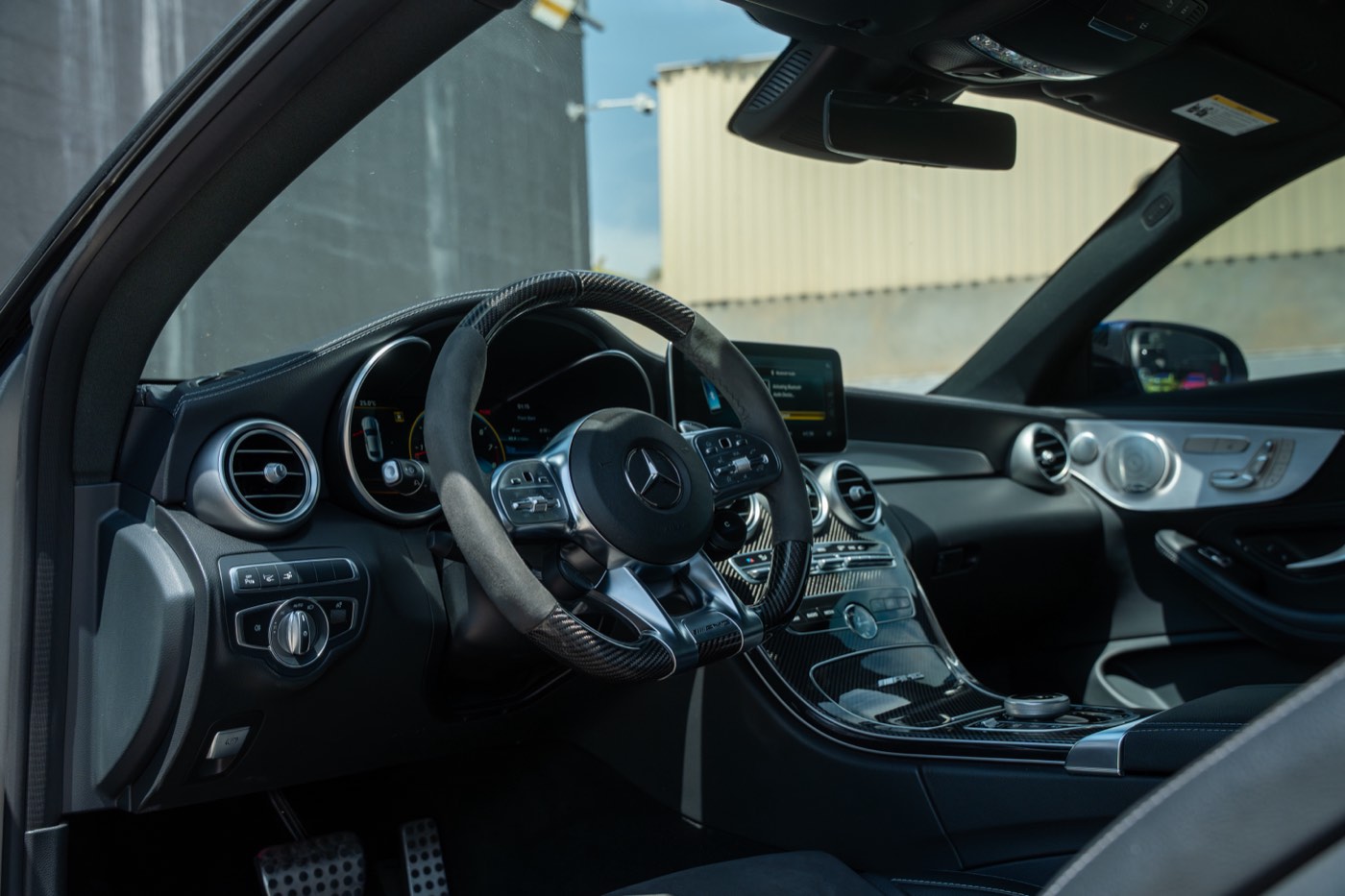 Mercedes C63 AMG en location à Dubaï